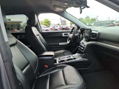 Carbonized Gray Metallic 2022 Ford Explorer XLT