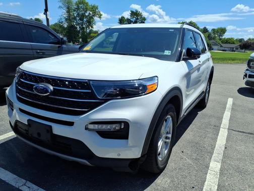Star White Metallic Tri-Coat 2023 Ford Explorer XLT