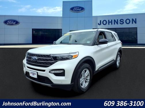 Star White Metallic Tri-Coat 2023 Ford Explorer XLT