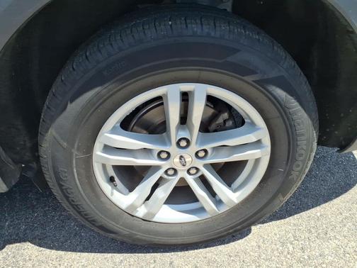 Star White Metallic Tri-Coat 2023 Ford Explorer XLT