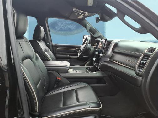 Diamond Black Crystal Pearlcoat 2021 RAM 1500 Limited