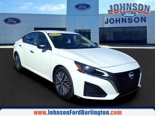 Glacier White 2025 Nissan Altima SV FWD