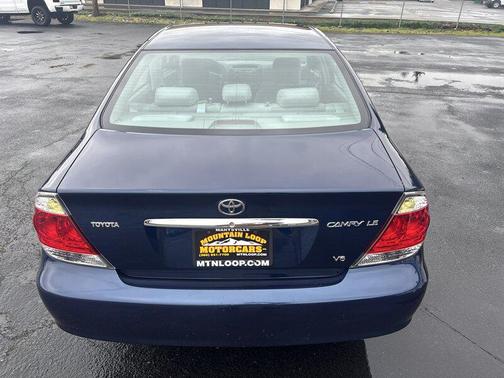 2005 Toyota Camry LE V6