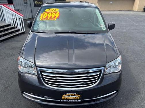 2016 Chrysler Town & Country Touring