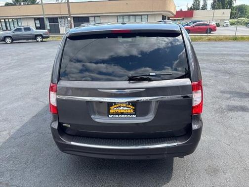 2016 Chrysler Town & Country Touring