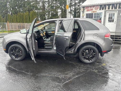 Tuxedo Black Metallic 2010 Lincoln MKX Base