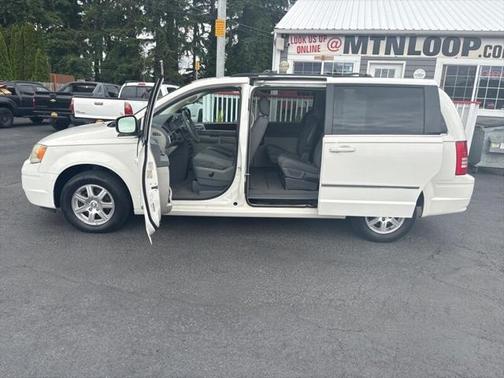 2009 Chrysler Town & Country Touring