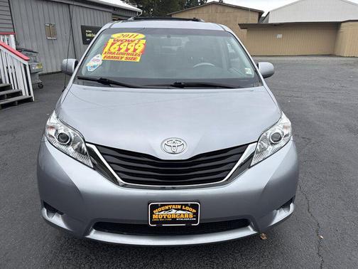 2011 Toyota Sienna LE
