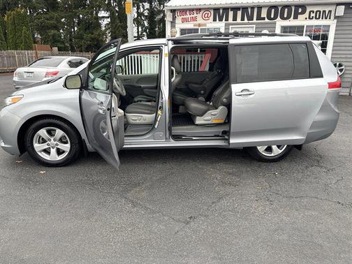 2011 Toyota Sienna LE