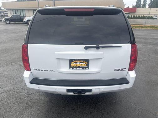 White 2014 GMC Yukon SLE