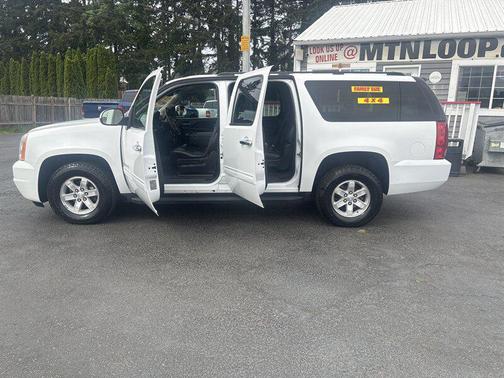 White 2014 GMC Yukon SLE