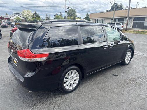Black 2013 Toyota Sienna XLE