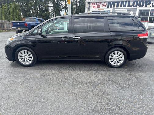 Black 2013 Toyota Sienna XLE
