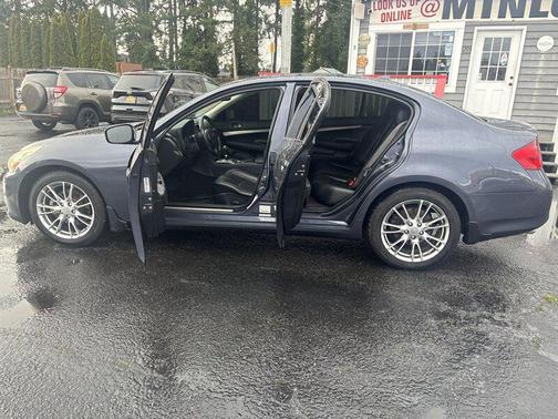 2011 INFINITI G37x Base