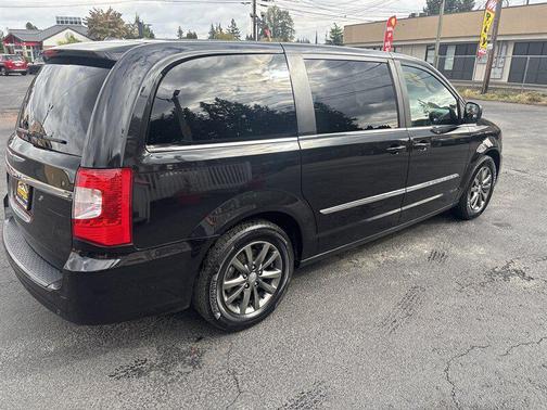 2015 Chrysler Town & Country S