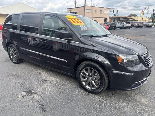 2015 Chrysler Town & Country S