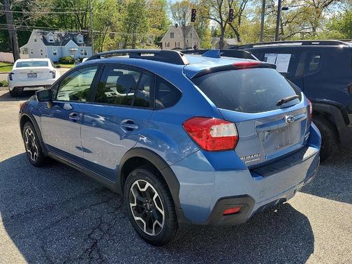 Quartz Blue Pearl 2017 Subaru Crosstrek 2.0i Premium