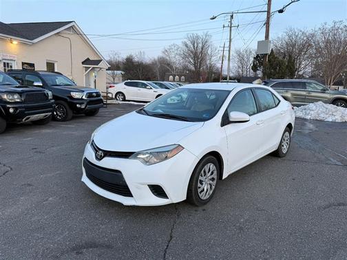 Super White 2014 Toyota Corolla LE Sedan