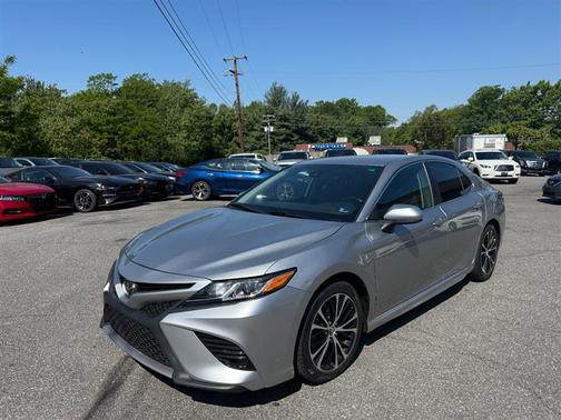 Celestial Silver Metallic 2019 Toyota Camry SE