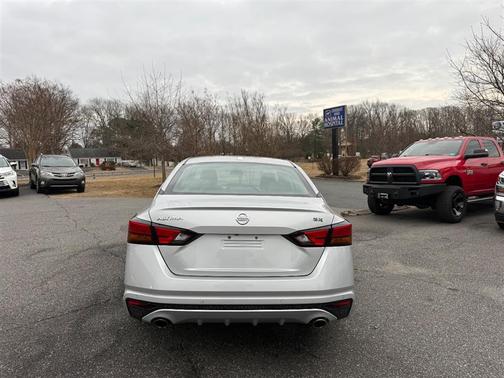 2021 Nissan Altima SR FWD