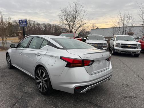 2021 Nissan Altima SR FWD