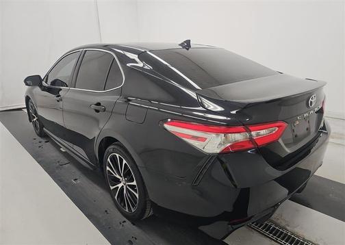 Midnight Black Metallic 2019 Toyota Camry XLE