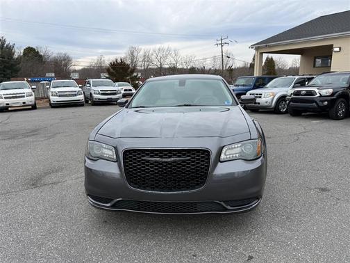 2022 Chrysler 300 Touring