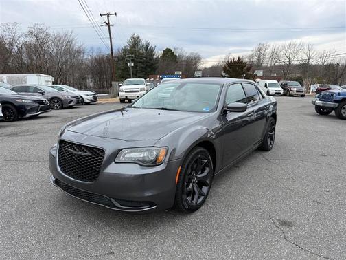 2022 Chrysler 300 Touring