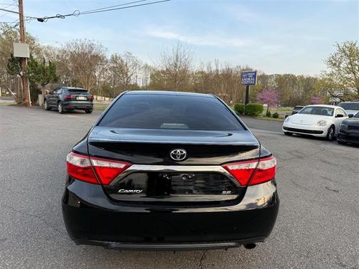 Midnight Black Metallic 2016 Toyota Camry SE