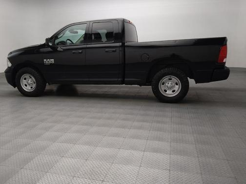 Diamond Black Crystal Pearlcoat 2019 RAM 1500 Tradesman