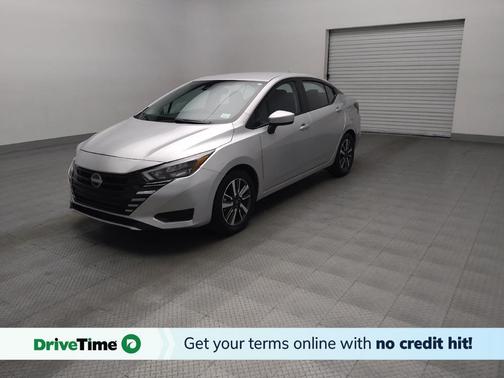 Super Black 2025 Nissan Versa 1.6 SV