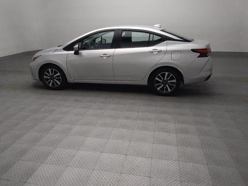 Super Black 2025 Nissan Versa 1.6 SV