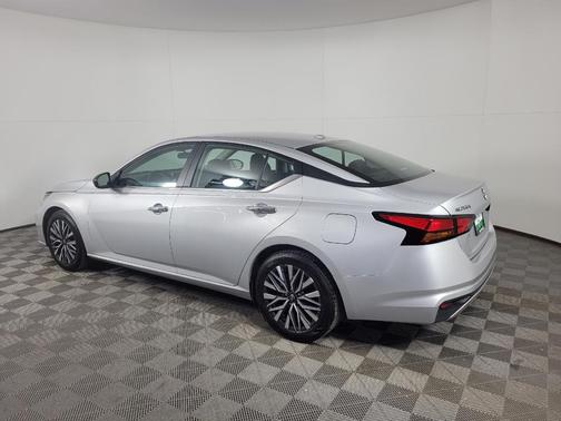 Brilliant Silver Metallic 2025 Nissan Altima 2.5 SV