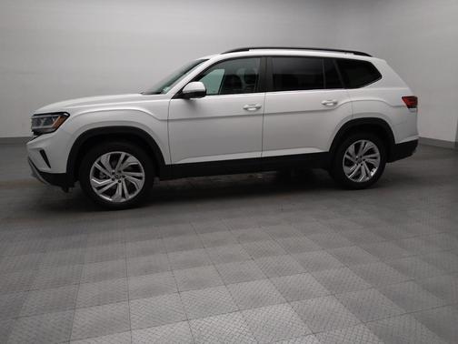 White 2021 Volkswagen Atlas SE w/Tech Pkg (2021.5)