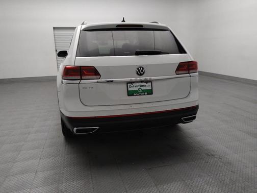 White 2021 Volkswagen Atlas SE w/Tech Pkg (2021.5)