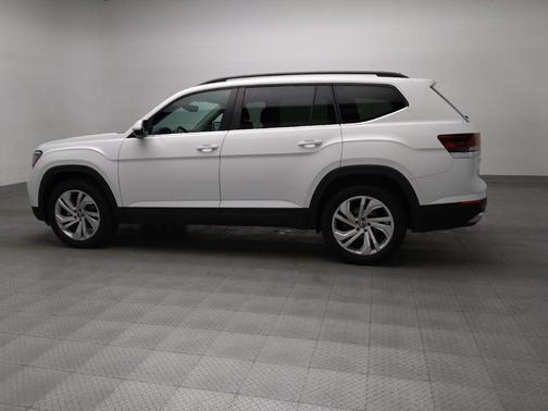 White 2021 Volkswagen Atlas SE w/Tech Pkg (2021.5)