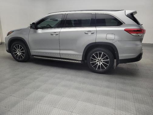2017 Toyota Highlander SE