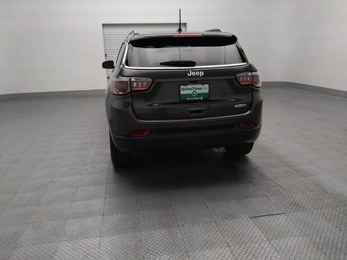 Granite Crystal Metallic Clearcoat 2018 Jeep Compass Latitude