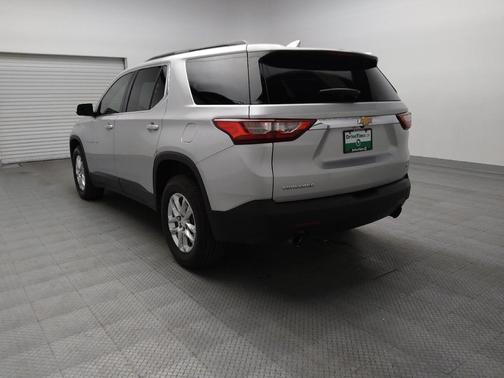 Silver Ice Metallic 2019 Chevrolet Traverse LT Cloth