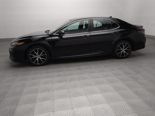 Midnight Black Metallic 2022 Toyota Camry SE