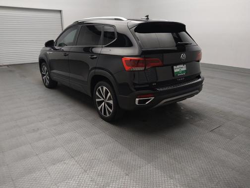 Deep Black Pearl 2023 Volkswagen Taos 1.5T SE