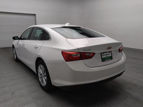 Summit White 2023 Chevrolet Malibu FWD 1LT