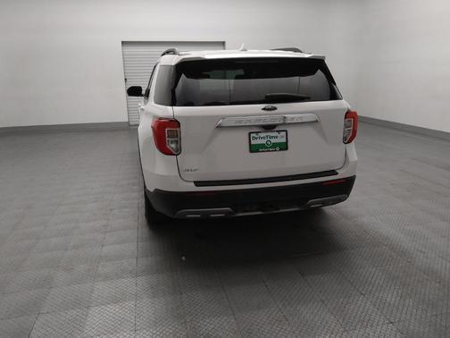 Star White Metallic Tri-Coat 2022 Ford Explorer XLT
