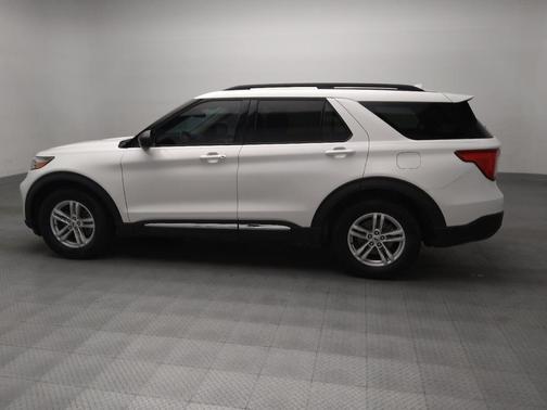 Star White Metallic Tri-Coat 2022 Ford Explorer XLT