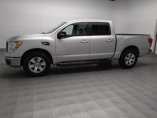 2017 Nissan Titan SV