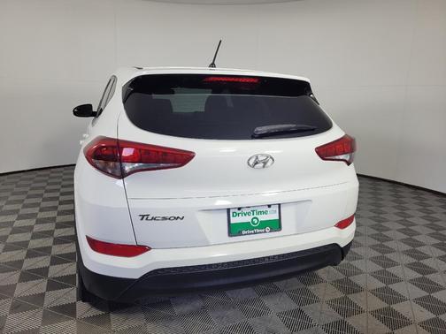 Dazzling White 2018 Hyundai TUCSON SE