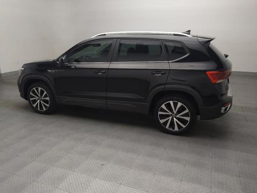 Deep Black Pearl 2022 Volkswagen Taos 1.5T SE