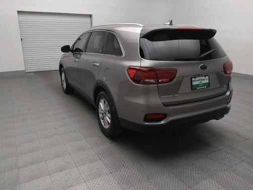 Titanium Silver 2019 Kia Sorento LX