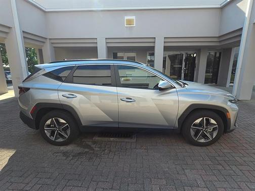 Shimmering Silver Metallic 2025 Hyundai TUCSON SEL