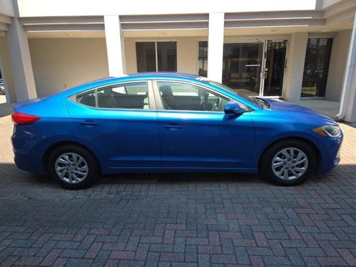 2018 Hyundai ELANTRA SE